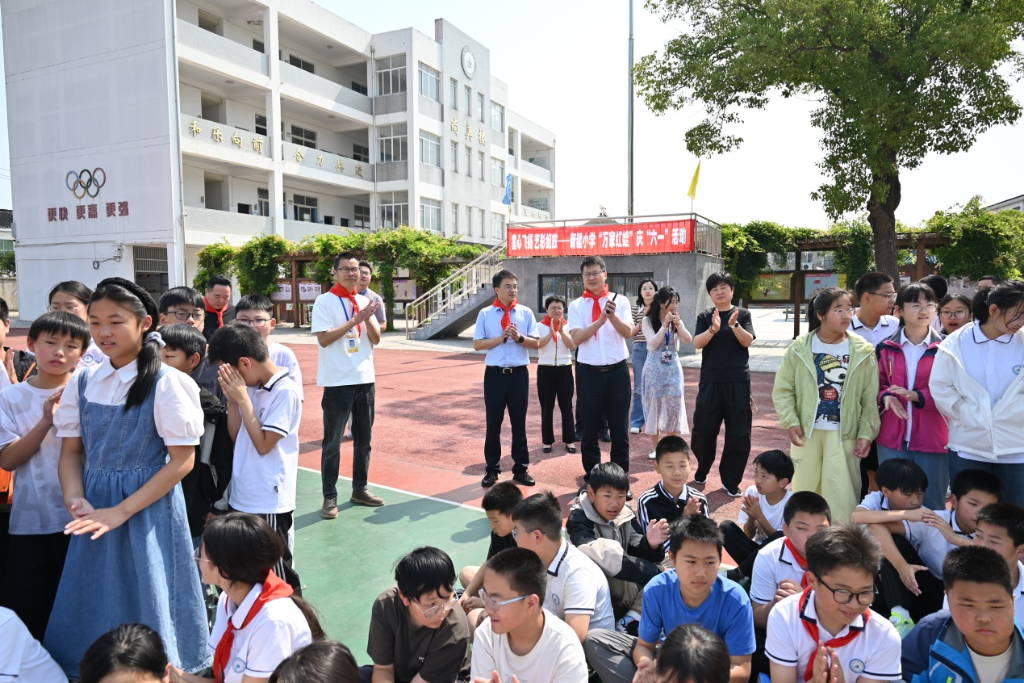 新建镇开展“六一”国际儿童节走访活动